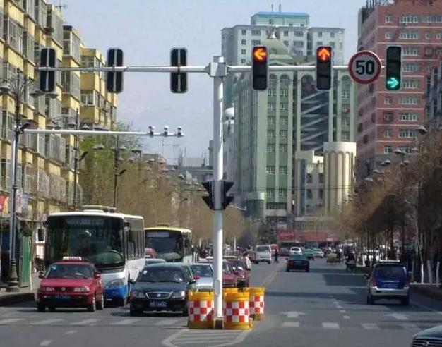 为什么右转不等红灯还被扣3分,右转不用等红灯为什么还要扣六分