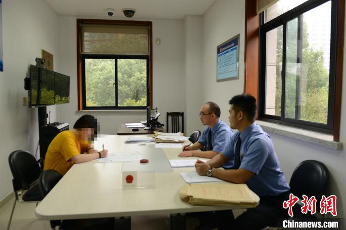 犯罪团伙冒充女性诈骗,冒充年轻女性诈骗案例