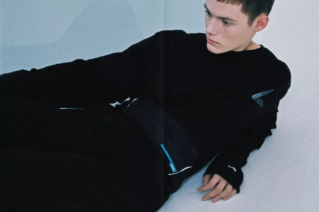 念想了十几年的“血屏”，如今要让你听个科幻故事