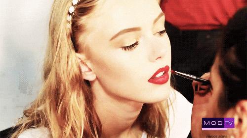 买了很多眼影却还是不会画,买了好多化妆品