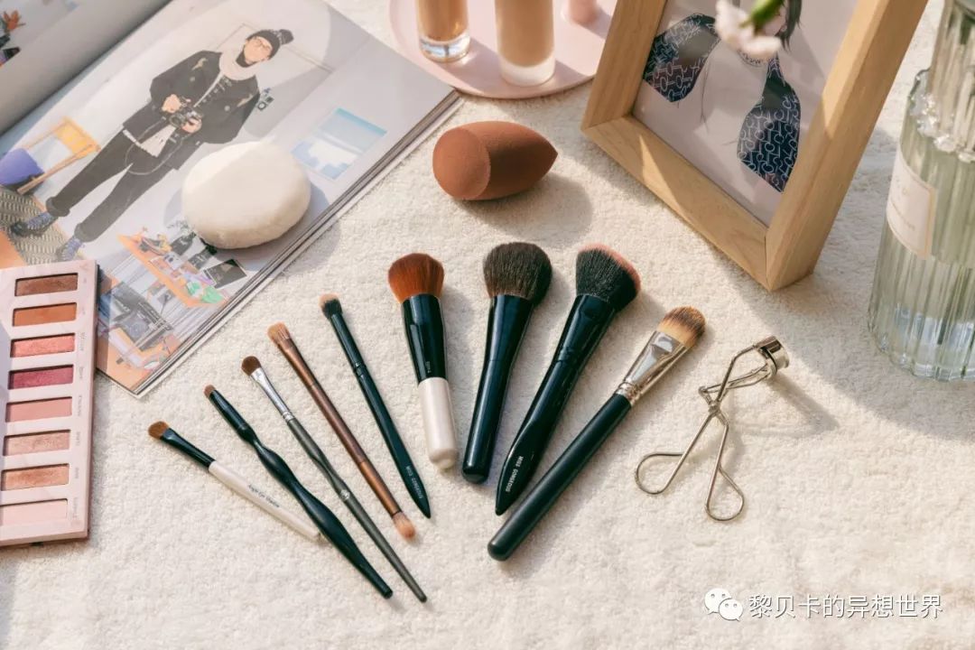 买了很多眼影却还是不会画,买了好多化妆品