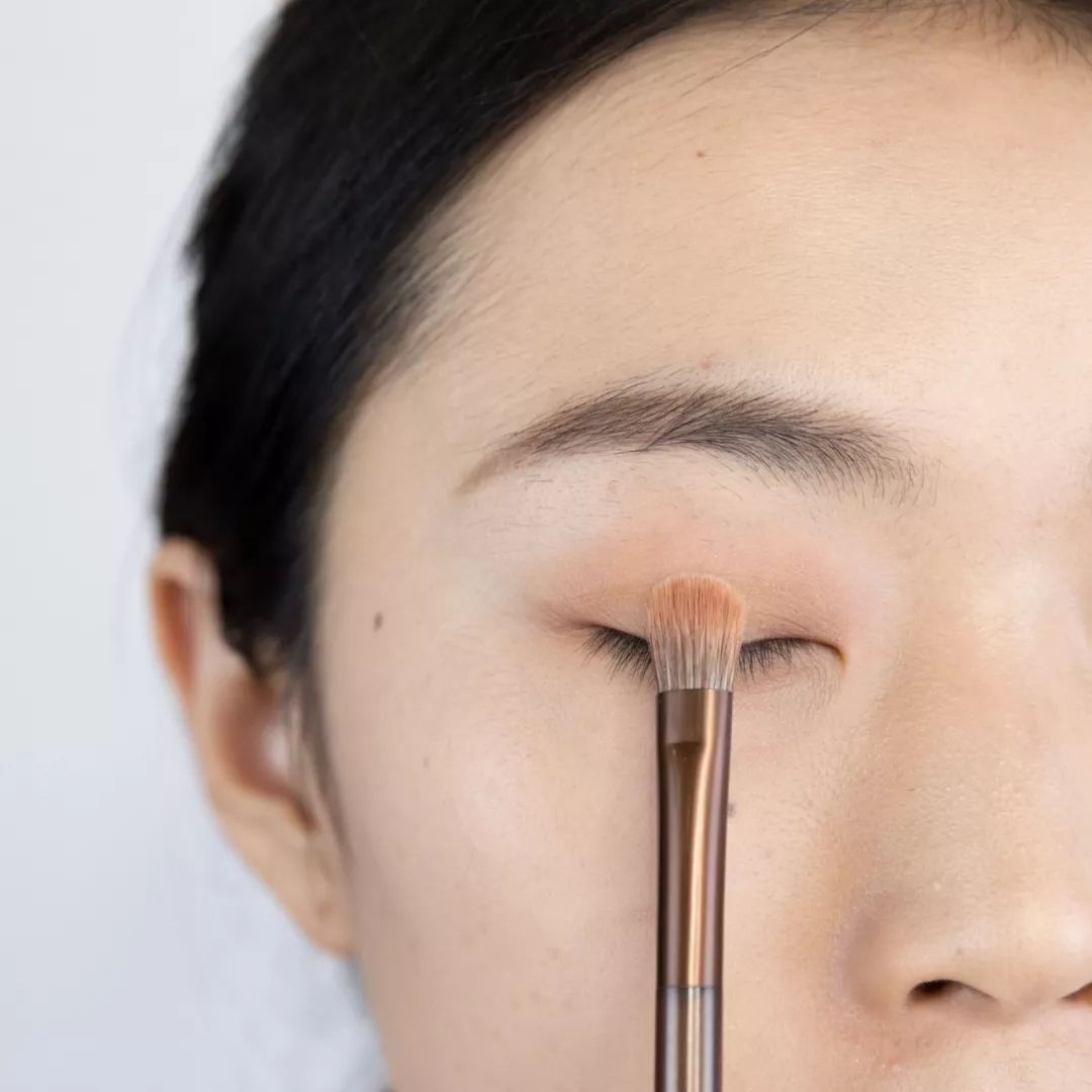 买了很多眼影却还是不会画,买了好多化妆品