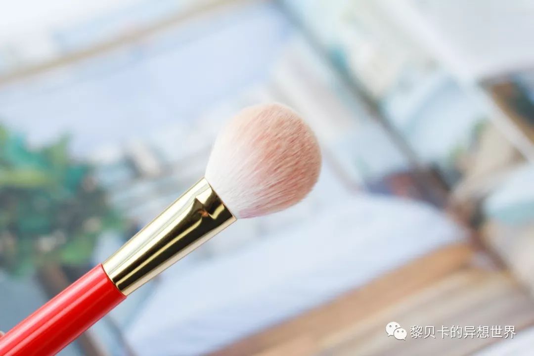 买了很多眼影却还是不会画,买了好多化妆品