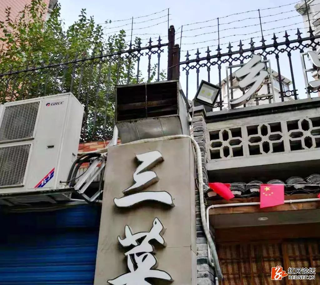 楼上炒菜油烟往楼下跑是怎么回事,楼下做饭楼上有油烟味找谁