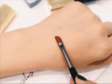 买了很多眼影却还是不会画,买了好多化妆品