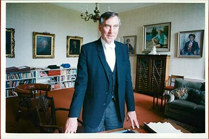 英国前首相卡梅伦被查,英国前首相卡梅伦打碎沉默