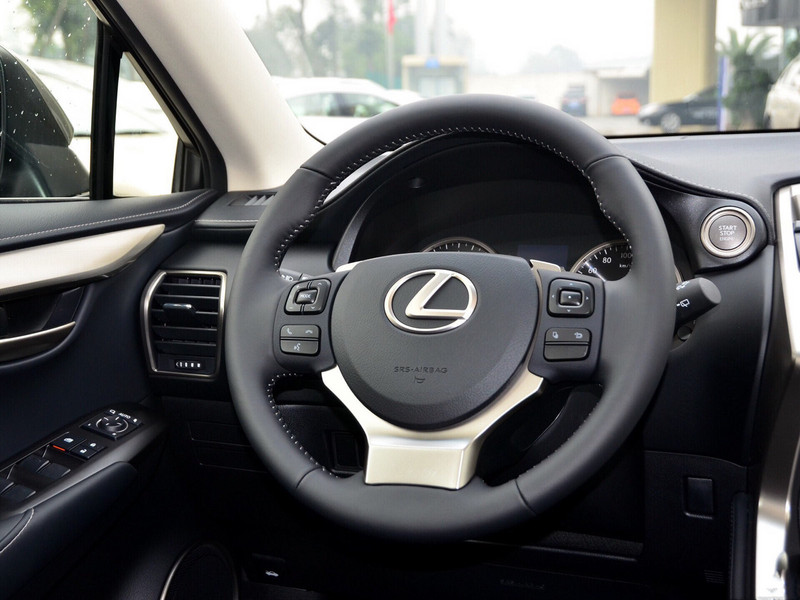 雷克萨斯nx200空间体验,2016款雷克萨斯nx200锋行版2.0