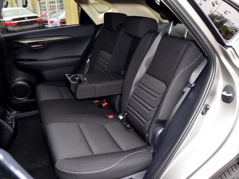 雷克萨斯nx200空间体验,2016款雷克萨斯nx200锋行版2.0