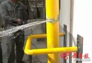 最陕西|被学生“坑”了？高校外教每天拎着自行车前轮去上课