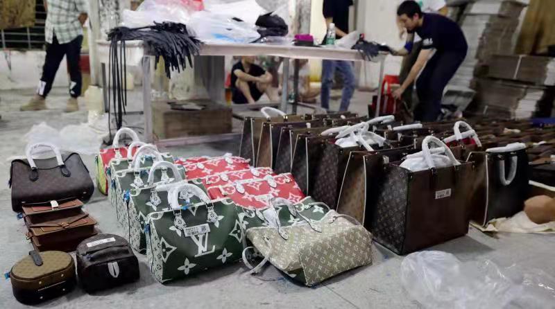 璺槗濞佺櫥鐖遍┈浠曢濂堝効,璺槗濞佺櫥棣欏鍎跨埍椹粫浠锋牸