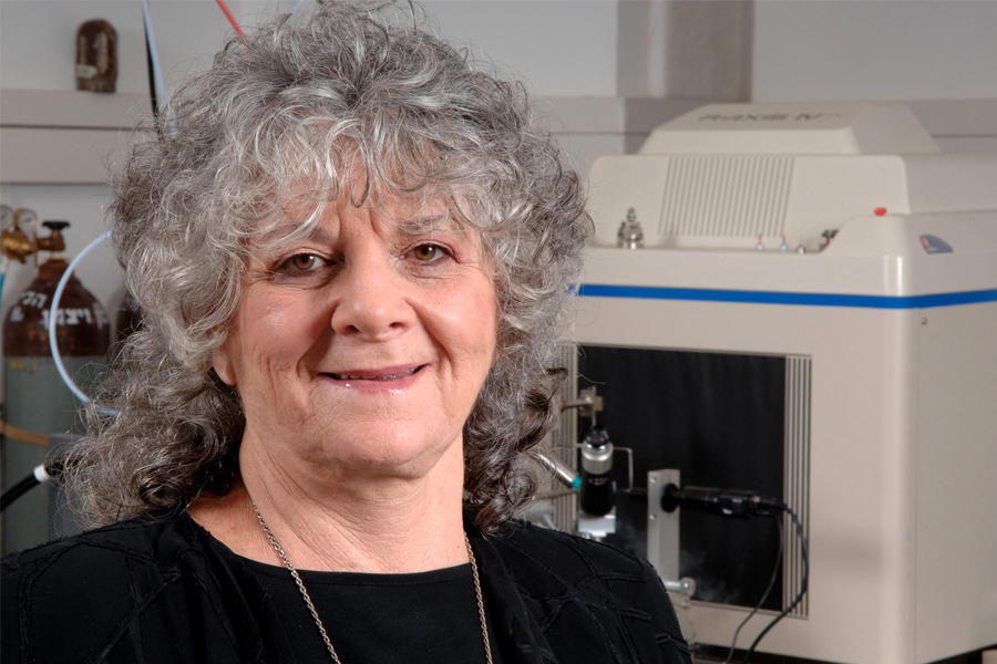 出身贫穷的她靠什么征服世界,出身贫寒的她