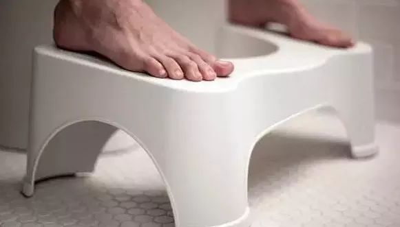 长时间在厕所蹲着有什么影响,厕所蹲太久会造成什么后果