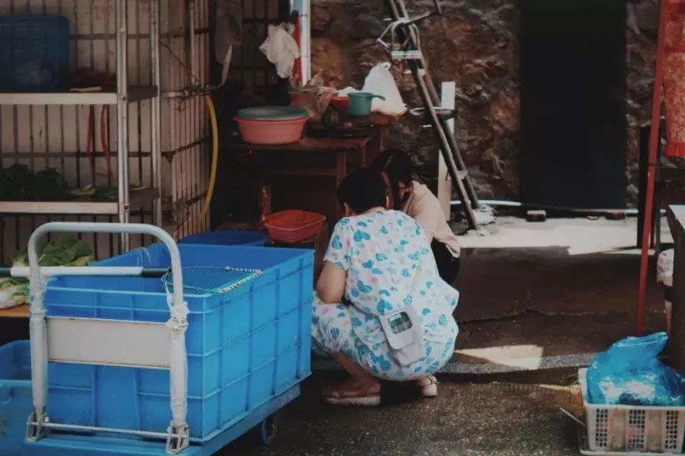 癌症患者挂尿袋和屎袋,患癌人身上带着尿袋