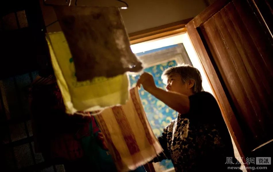 癌症患者挂尿袋和屎袋,患癌人身上带着尿袋