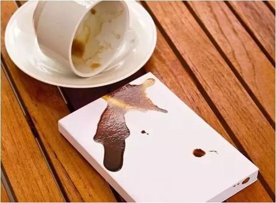 冬季洗衣服污渍的小妙招,收藏冬天衣服的小窍门