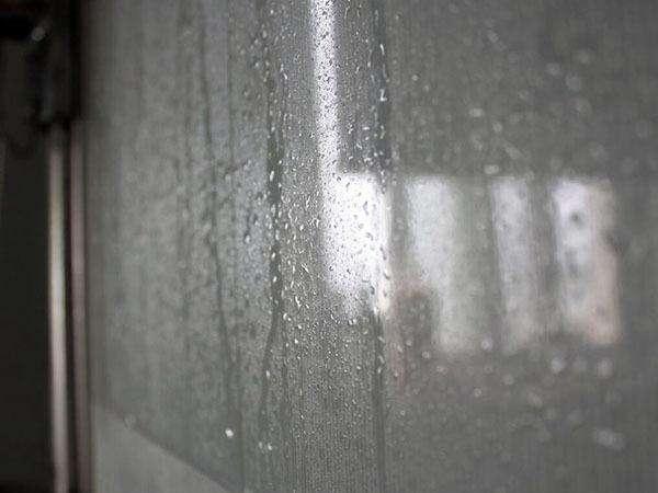 冬天潮湿怎么开空调,冬天屋里潮湿怎么办怎么开空调