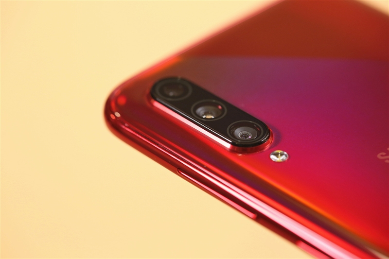 中端机还能如此漂亮三星GalaxyA70s评测：最轻薄的6400万三摄之作