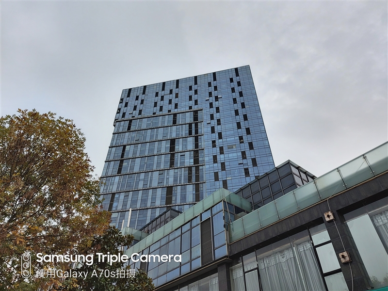 中端机还能如此漂亮三星GalaxyA70s评测：最轻薄的6400万三摄之作