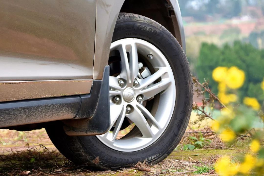 所有车主，低配不够好吗？奶爸车主sayno：就是看中了骏派D60的外观靓，好开省油，四年零事故，技术好车子稳