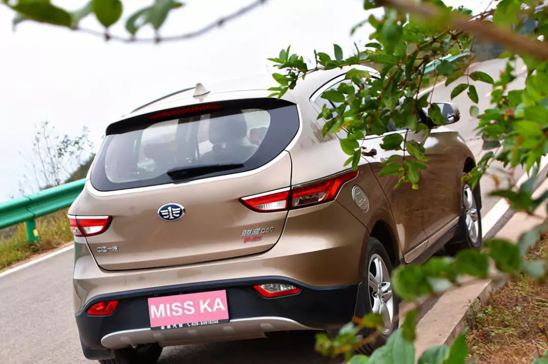 所有车主，低配不够好吗？奶爸车主sayno：就是看中了骏派D60的外观靓，好开省油，四年零事故，技术好车子稳