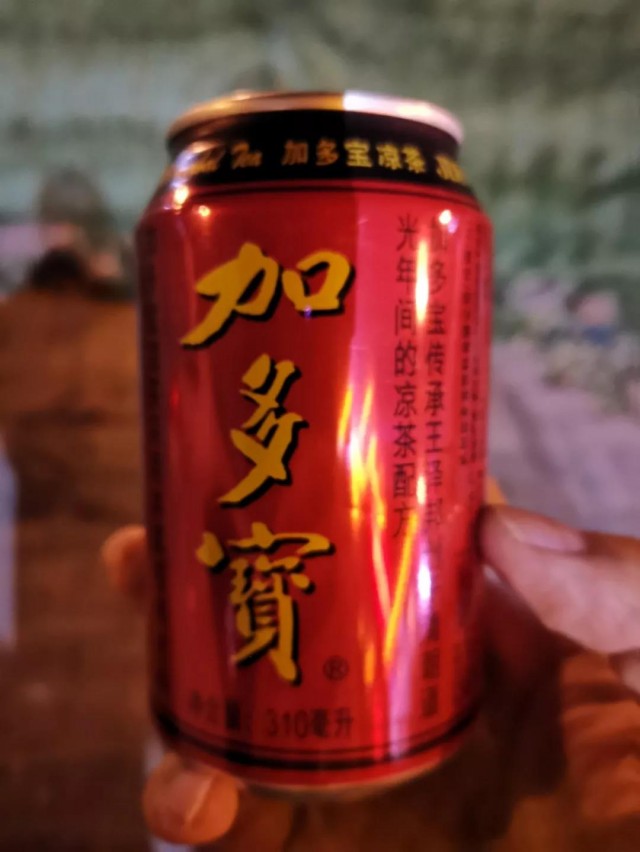 寒冷冬天好心人为警察送奶茶,送给交警叔叔的爱心礼物