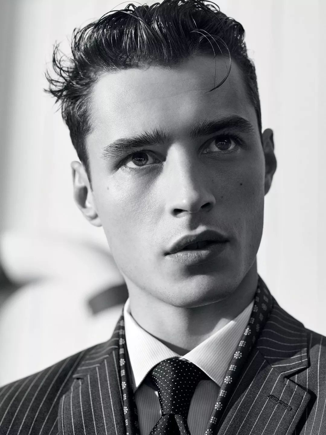 头发鼓起来压不下去,头发炸了压不下去