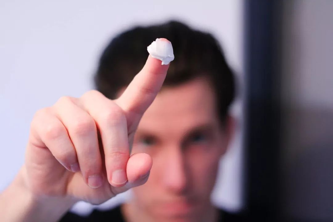 头发鼓起来压不下去,头发炸了压不下去