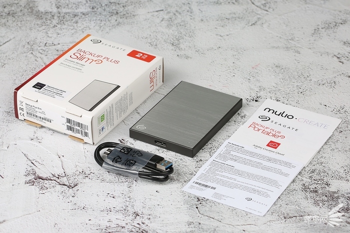 希捷硬盘睿翼系列和铭系列哪个好,希捷铭桌面移动硬盘测评