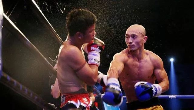 一双拳套多少钱,一副拳套3000块