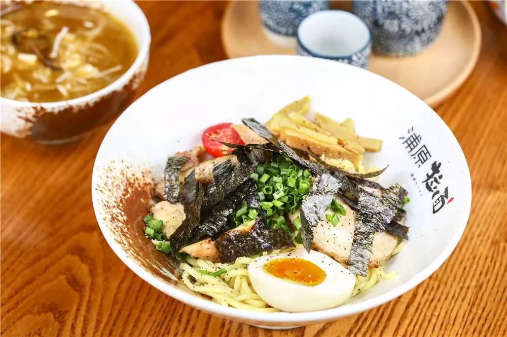 西单必吃的神级小店！仅凭①碗鸡汤拉面，圈粉无数人