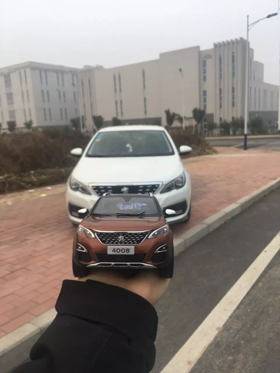因《的士速递》买了省油能装的标致308！操控稳如狗，开起来像跑车？车主却揭开“辛酸”秘密...