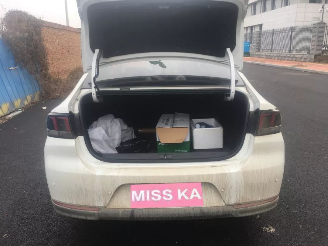 因《的士速递》买了省油能装的标致308！操控稳如狗，开起来像跑车？车主却揭开“辛酸”秘密...