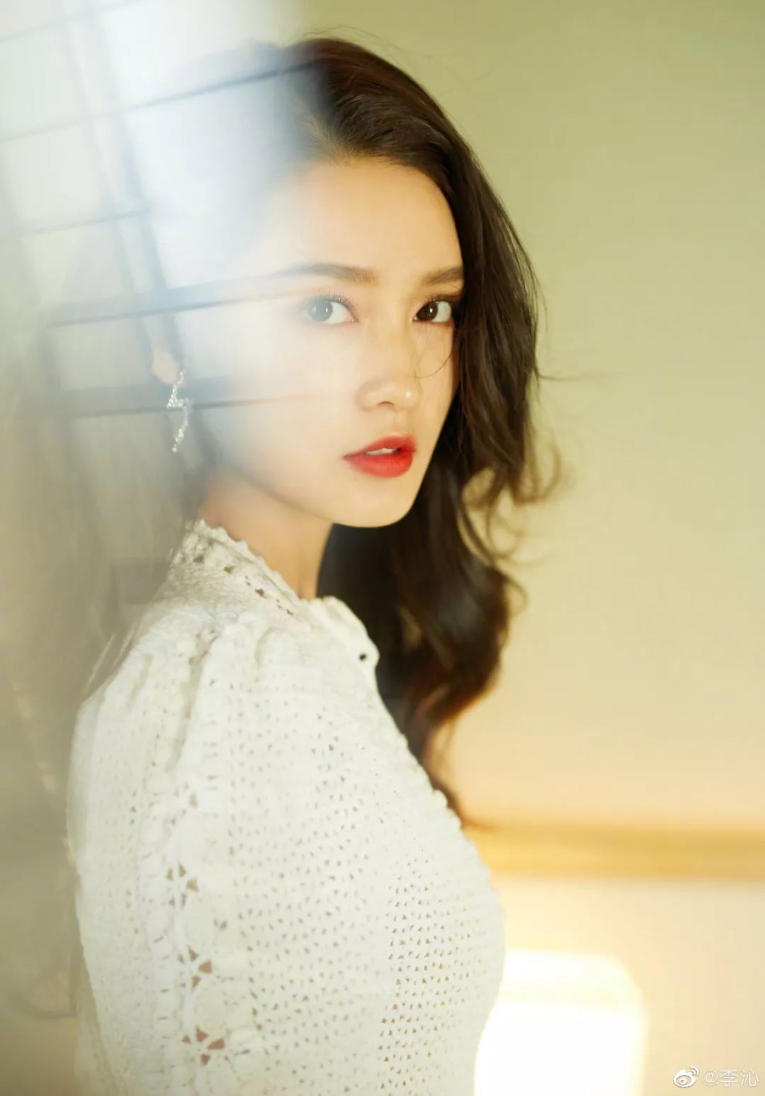 羡慕霉霉的30岁，涂上红唇就能美成全场最佳