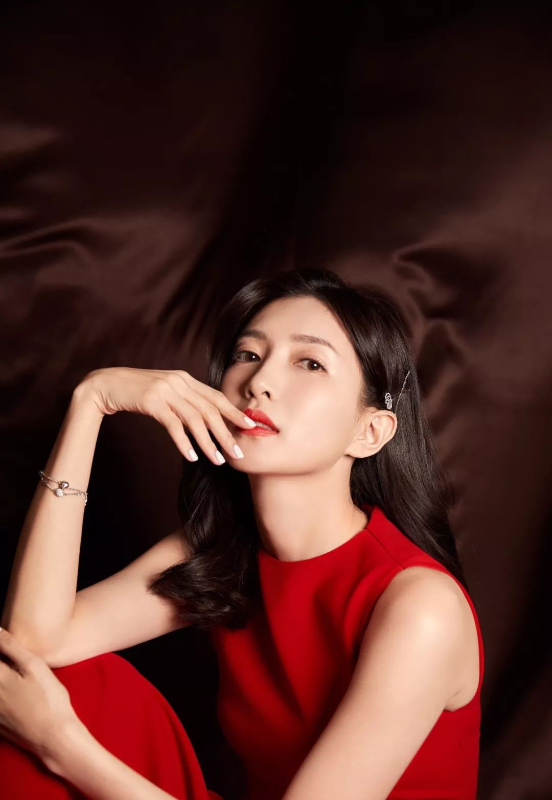 羡慕霉霉的30岁，涂上红唇就能美成全场最佳