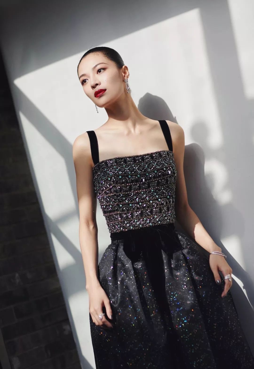 羡慕霉霉的30岁，涂上红唇就能美成全场最佳