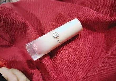 易烊千玺阿玛尼晚宴和别人聊天,易烊千玺阿玛尼晚宴打招呼