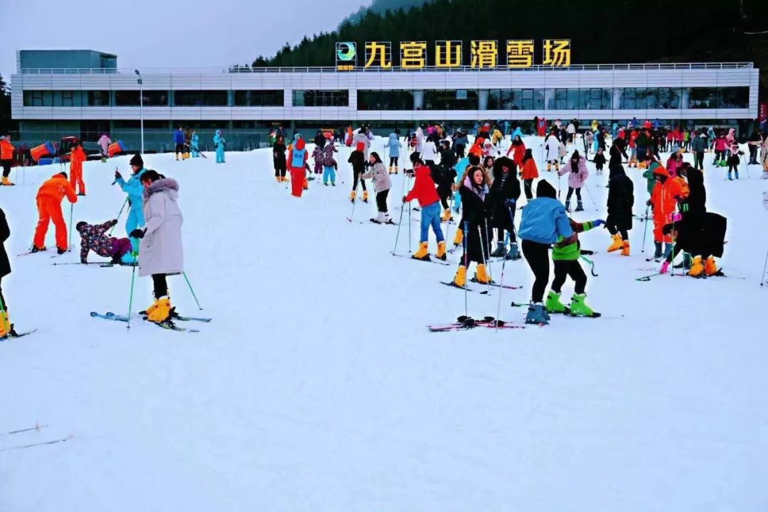 湖北最近的滑雪场,湖北哪的滑雪场有跳台