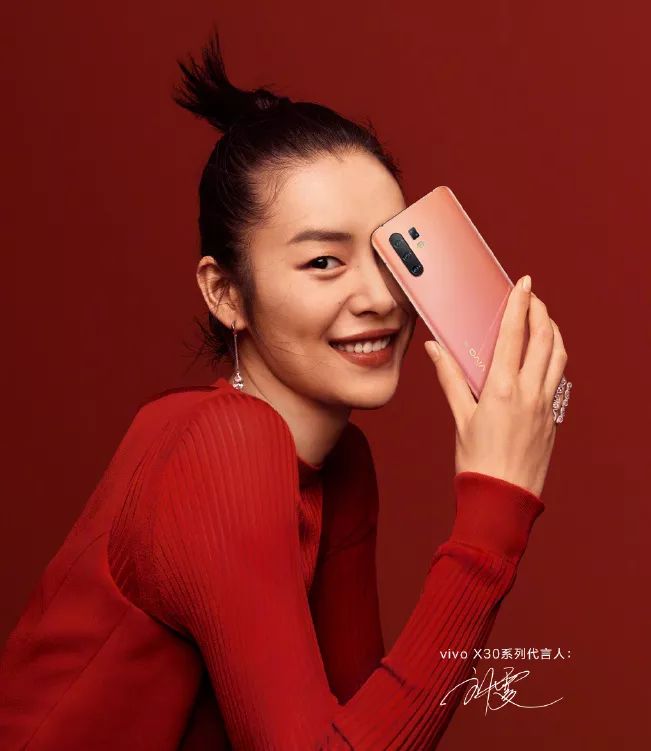 刘雯圈内好友,终于知道刘雯为什么这么红了