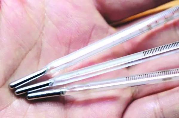 如果水银体温计摔破咋办,水银体温计打碎在地上怎么处理