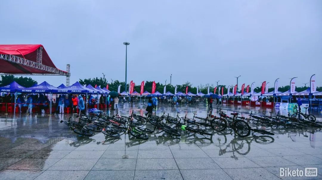 妈祖脚下冷雨战2019环大湾区自行车赛汕尾总决赛