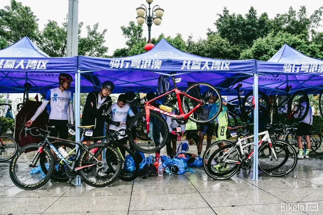 妈祖脚下冷雨战2019环大湾区自行车赛汕尾总决赛