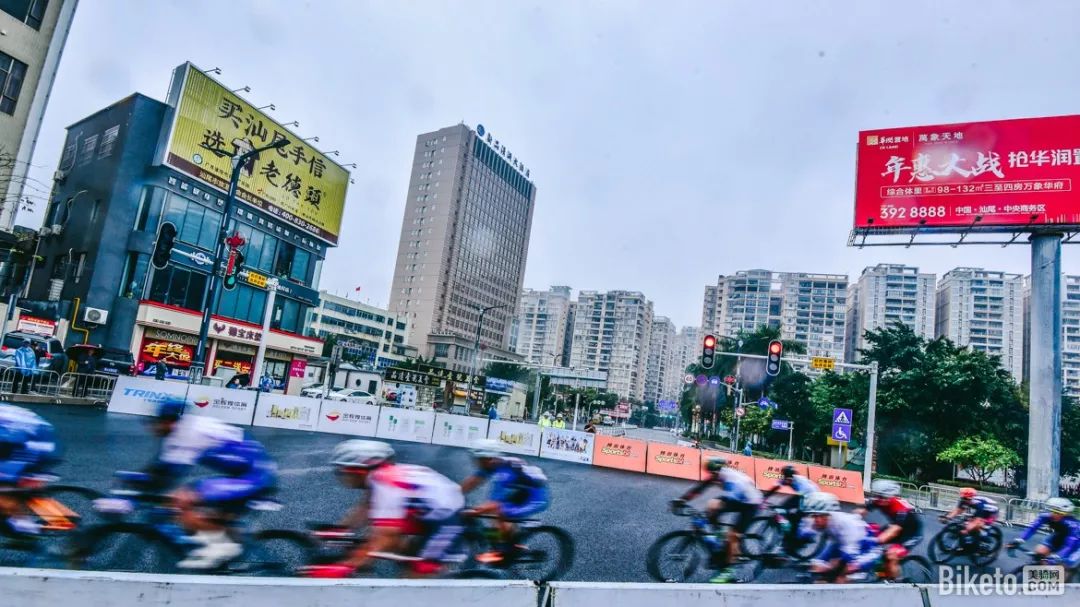 妈祖脚下冷雨战2019环大湾区自行车赛汕尾总决赛