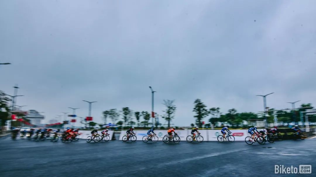 妈祖脚下冷雨战2019环大湾区自行车赛汕尾总决赛