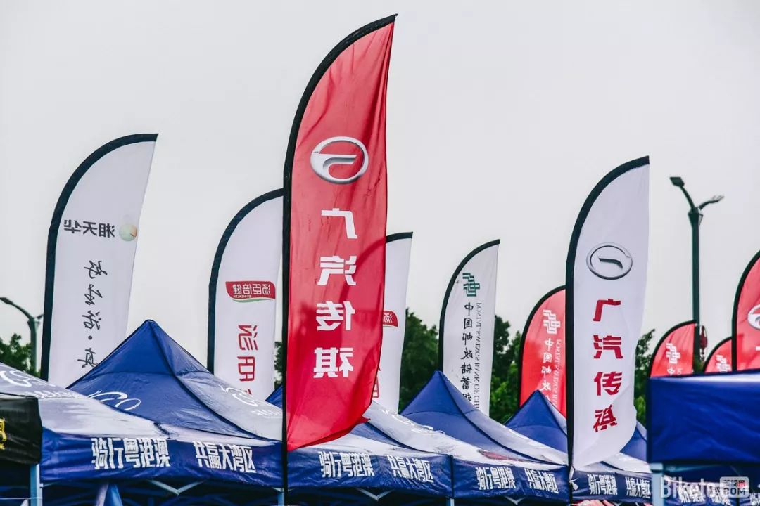 妈祖脚下冷雨战2019环大湾区自行车赛汕尾总决赛