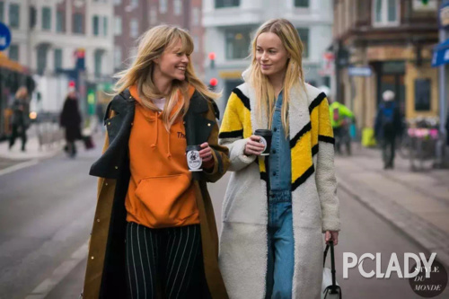 连帽卫衣搭配什么配饰,连帽卫衣百搭减龄时尚高级感