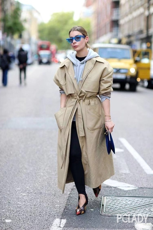 连帽卫衣搭配什么配饰,连帽卫衣百搭减龄时尚高级感