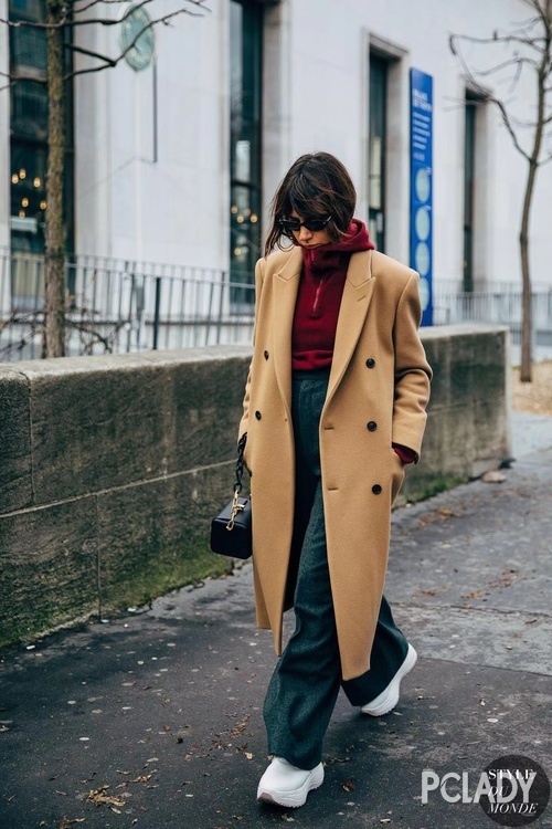 连帽卫衣搭配什么配饰,连帽卫衣百搭减龄时尚高级感