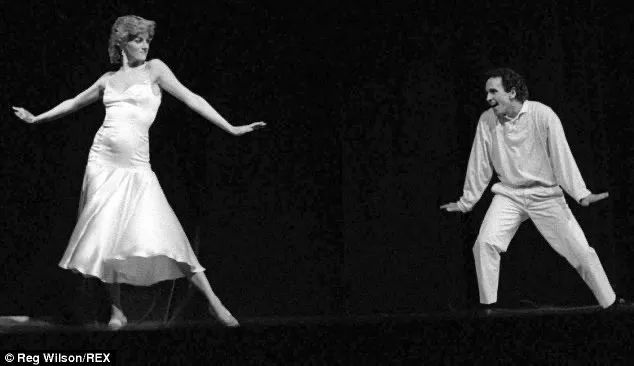 这些名流明星办的派对，也太惊人了吧