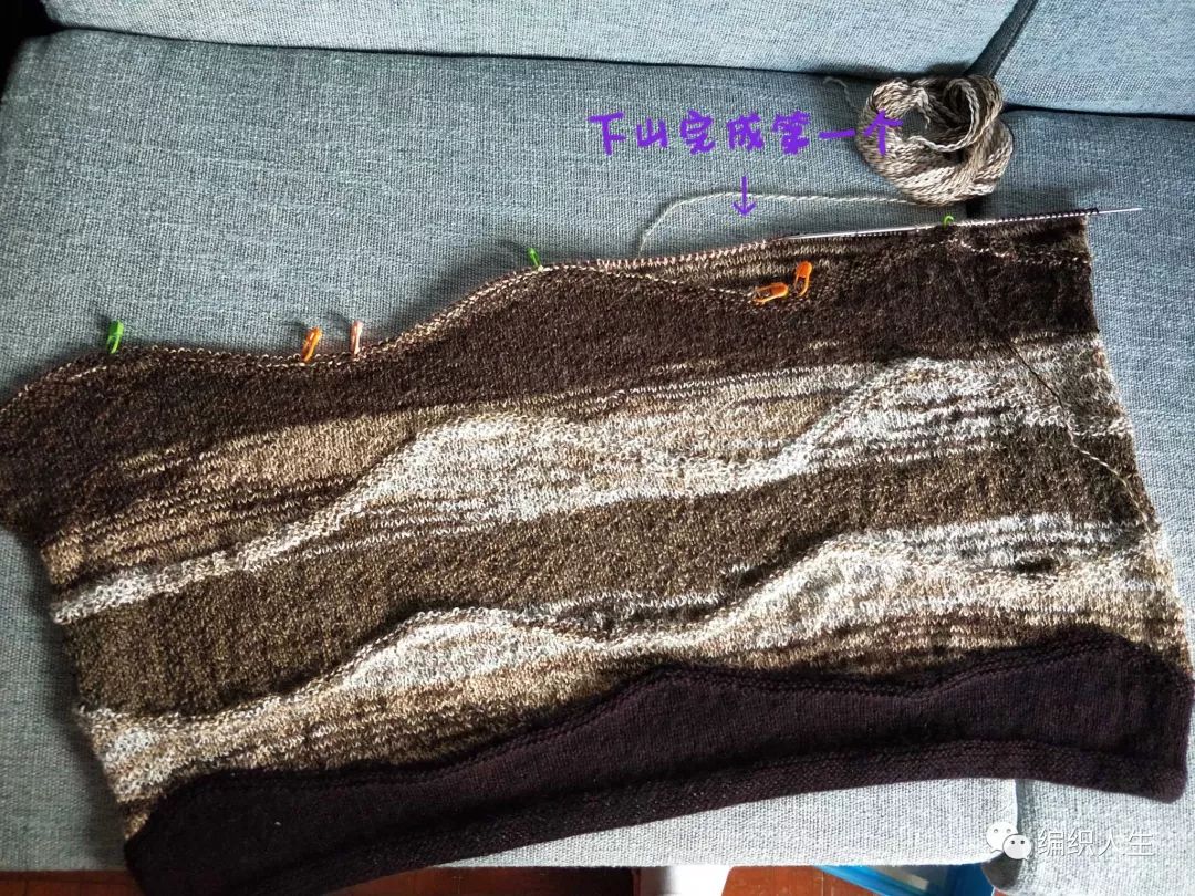 段染8号蕾丝线钩织作品,浅灰色织毛衣视频教程