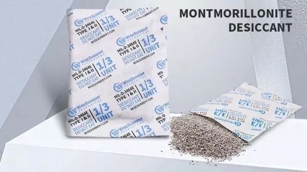 小孩吃干燥剂被腐蚀,一个小孩把干燥剂吃进了嘴里